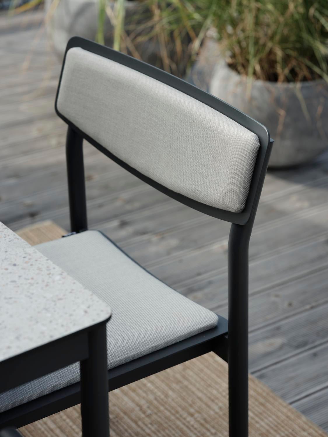 Gusty matstol Antracit/Ash