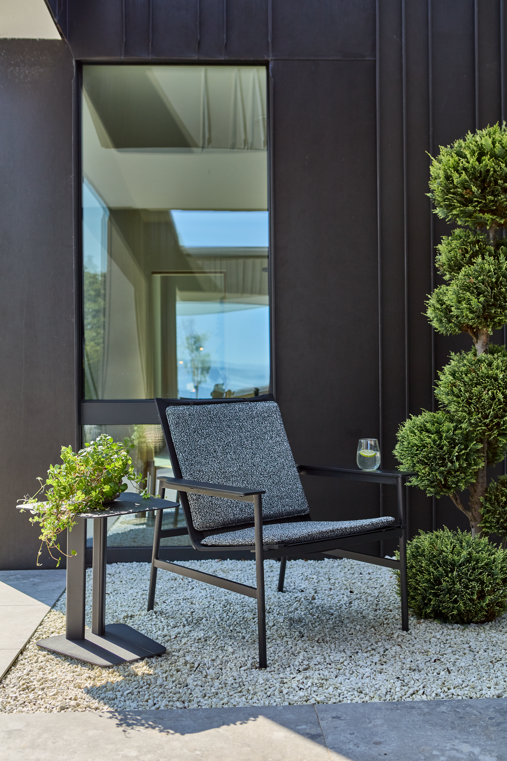 Soro loungefåtölj Svart/Teddy Ant